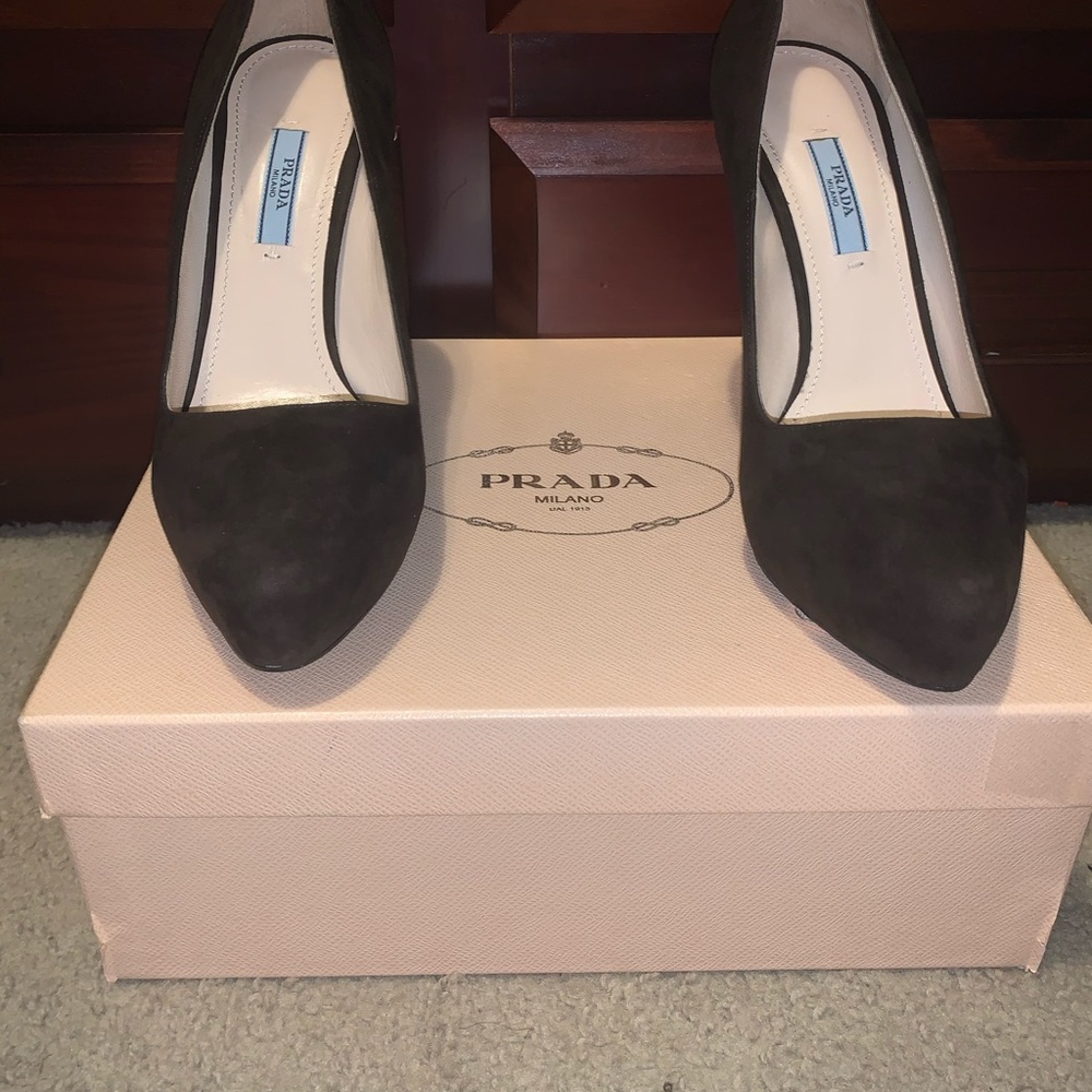 Prada Suede Pumps/Heels